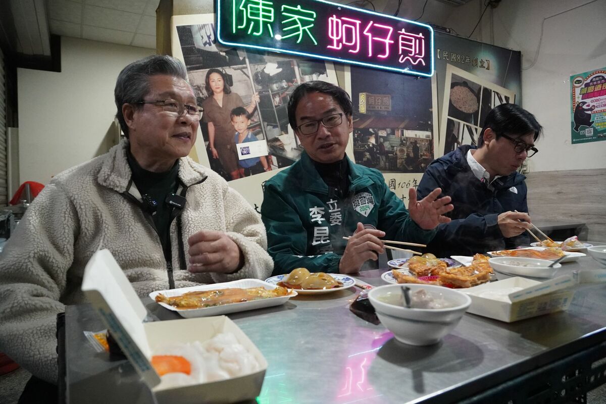 金鐘歌王楊烈跨界相挺 與陳其邁陪李昆澤掃夜市、嚐美食
