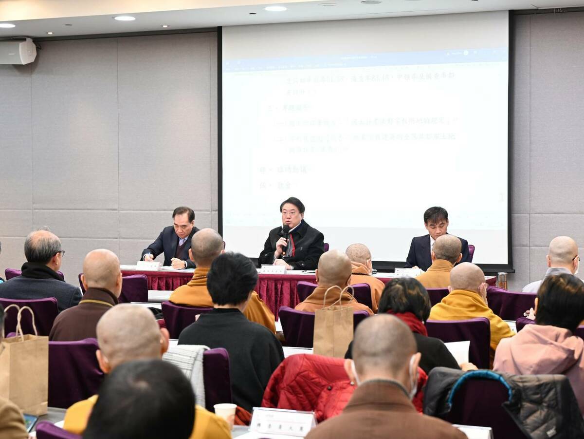 林右昌部長22日親臨主持宗教及禮制司掛牌成立後首次宗教事務諮詢委員會議。 圖：內政部提供