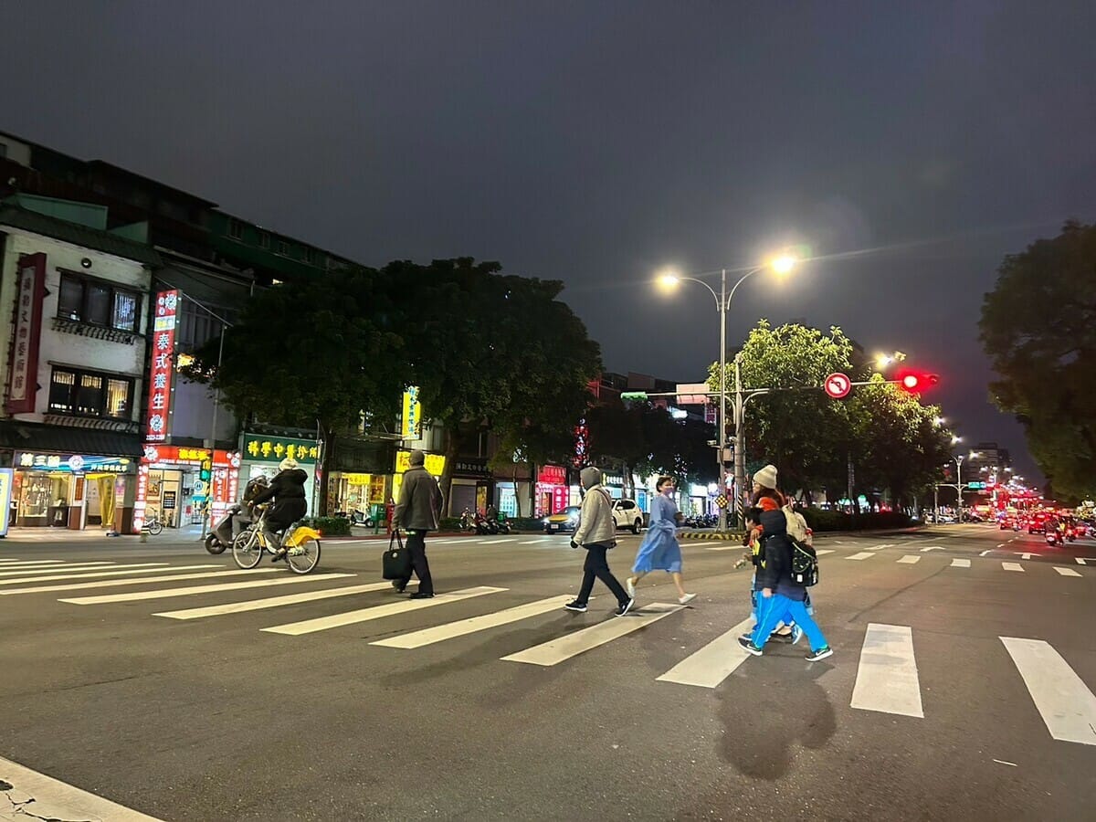 北海岸、金門部分地區仍可能落在攝氏10度以下，需注意保暖。 圖：林岑韋 / 攝
