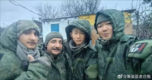 已被確認戰死在前線的中國籍士兵趙睿(圖右)。 圖：翻攝自鳳凰網視頻微博帳號