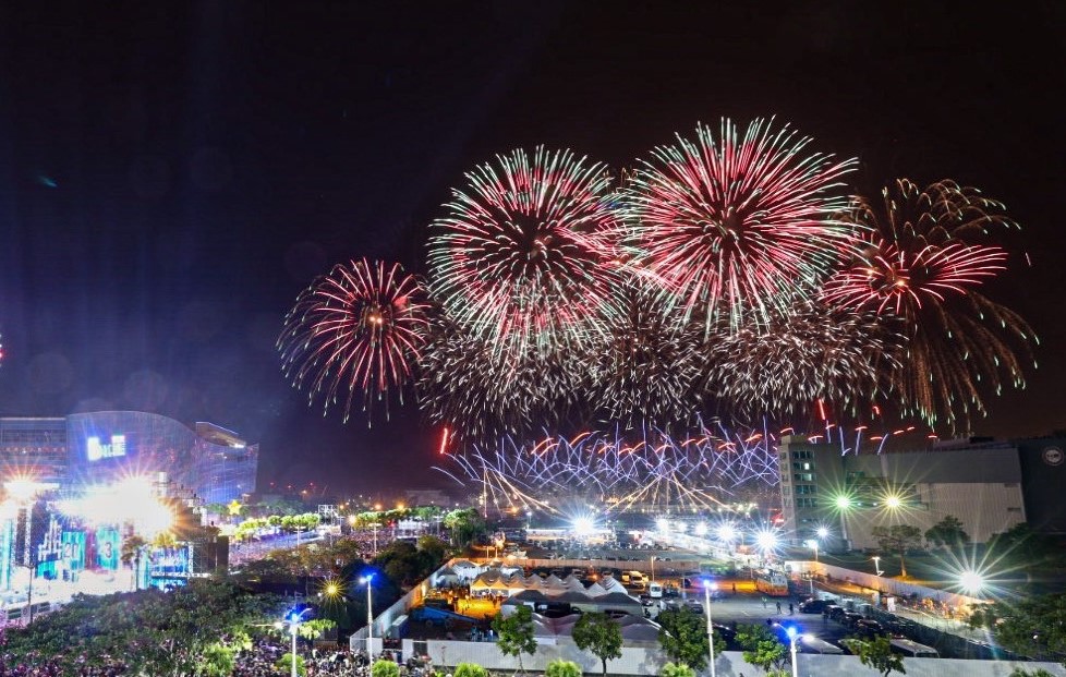 2023年跨年到2024年的夢時代跨年花火模擬圖。 圖：高雄市政府/提供