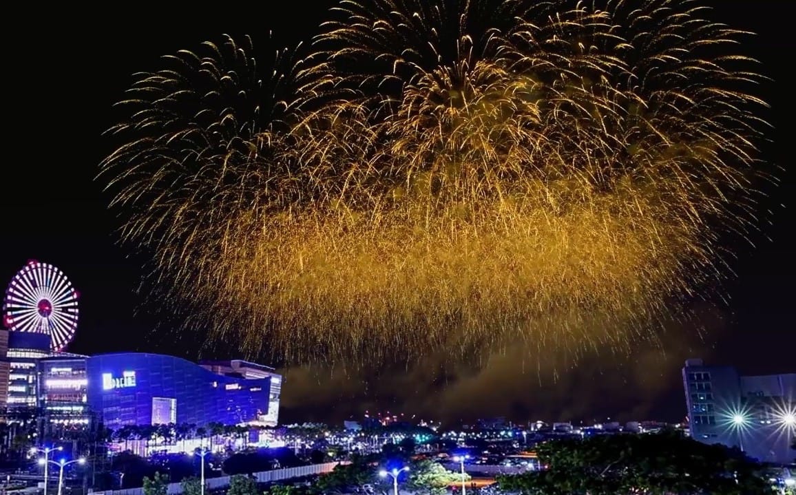 今年夢時代跨年花火增加到240秒。 圖：高雄市政府/提供