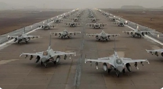 美製F-16戰機群。 圖 : 翻攝自X Visegrad