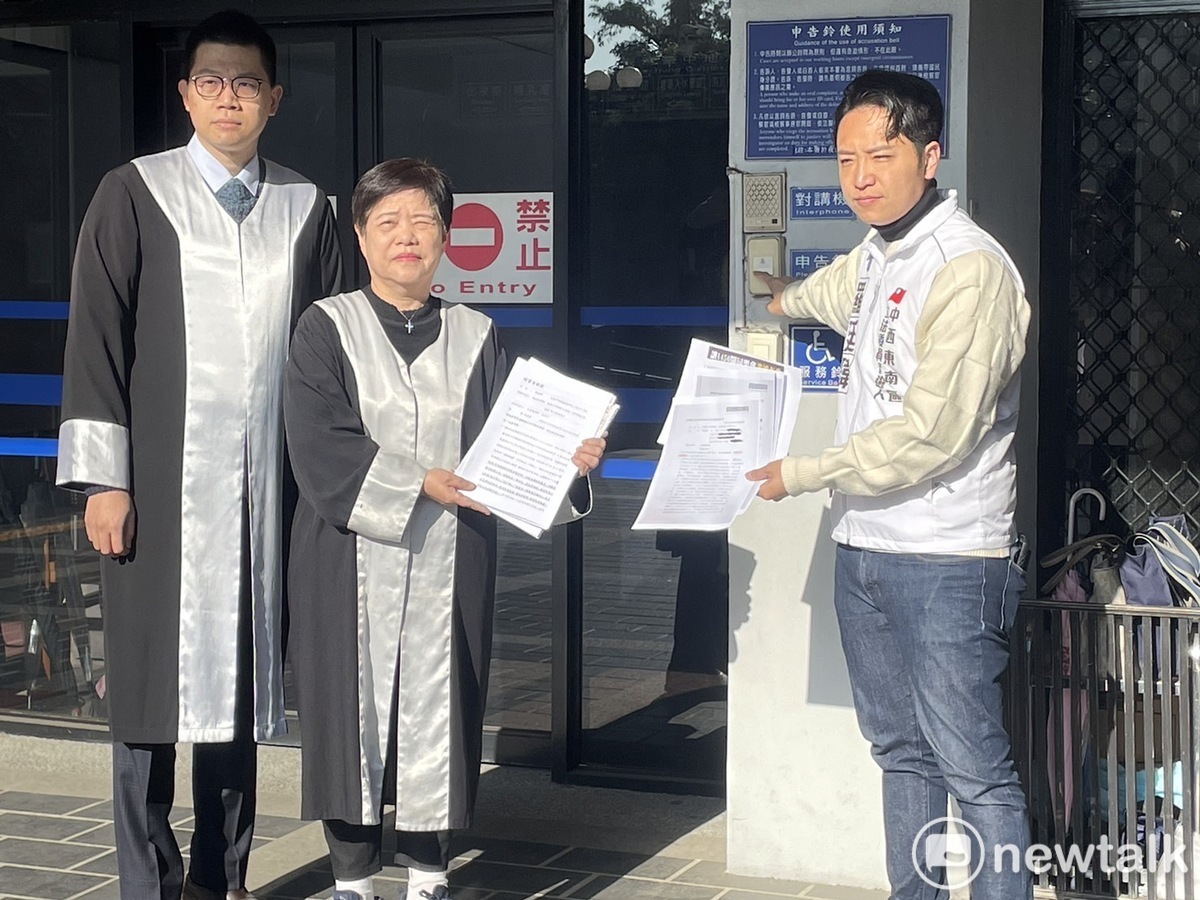 羅廷瑋在律師陪同下對何志偉提告。 唐復年/攝