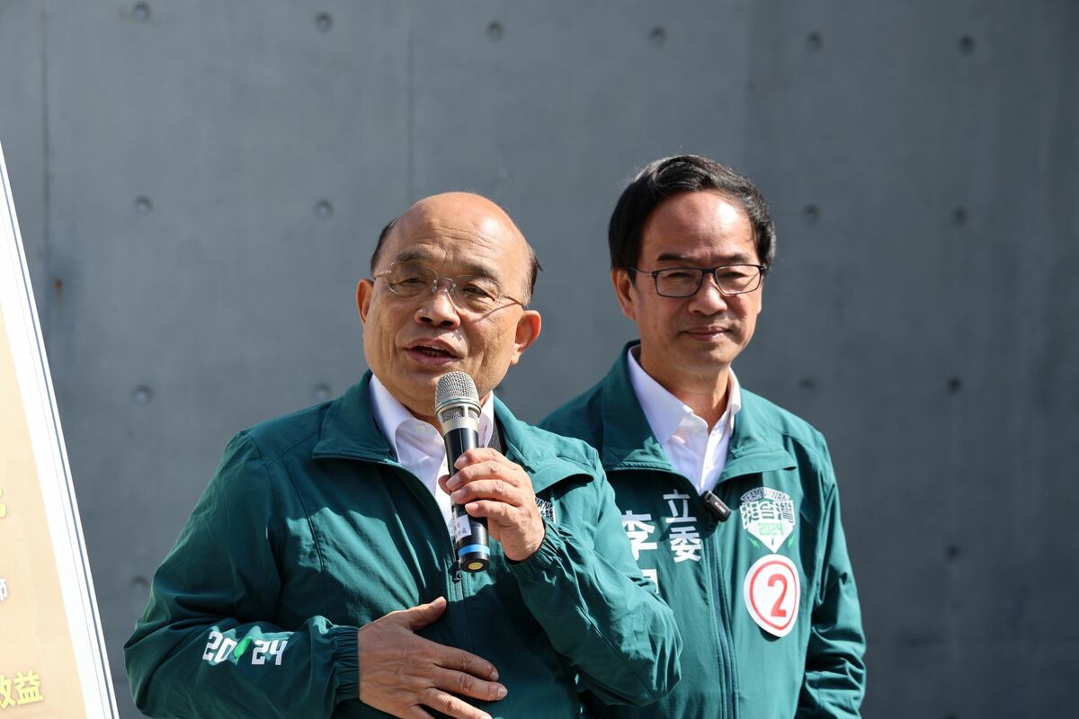 蘇貞昌(右)向鄉親推薦李昆澤。 圖：李昆澤競總/提供