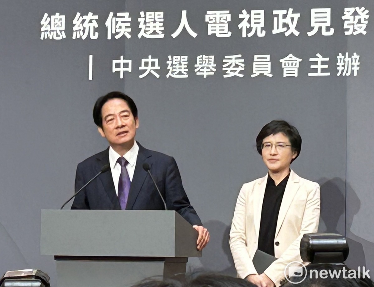賴清德出席第二場總統候選人電視政見發表會，並在鄭麗君等人陪同下於會後發表談話。 圖：黃宣尹攝
