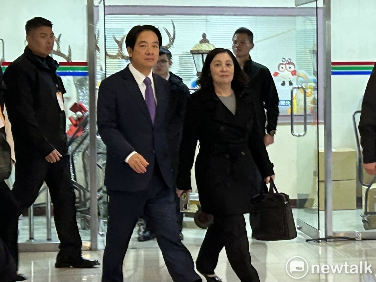 賴清德完成第二場電視政見發表會發言，在會後記者會結束後離場。 圖：黃宣尹攝