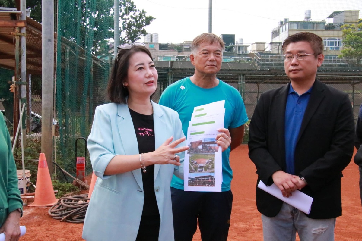 吳思瑤爭取前瞻基礎建設經費，改善社子棒球場設施。 圖：翻攝自吳思瑤臉書