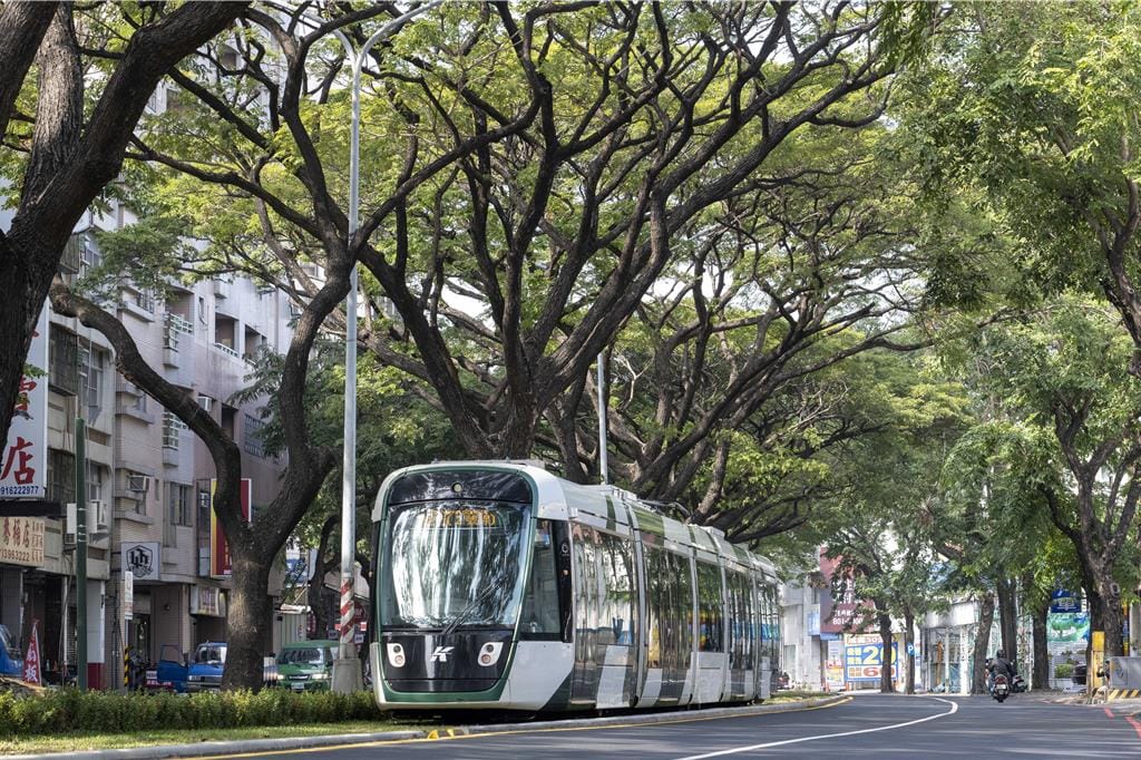 高雄輕軌C24-C32履勘通過，將於明年全線免費搭乘。 圖：捷運工程局∕提供