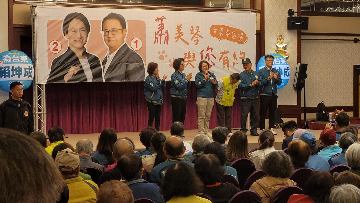 民進黨副總統候選人蕭美琴今（27）日前往台東為同黨籍候選人賴坤成站台。 圖：取自賴坤成臉書