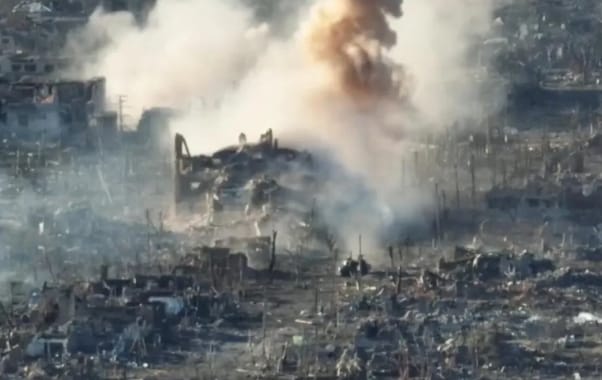 馬林卡遭俄軍重擊，目前已成一片廢墟。 圖 : 翻攝自騰訊網/空天力量