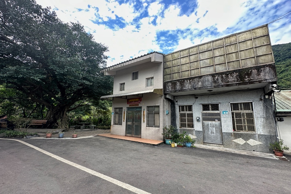 在荒山中的賴清德老家。 圖：張良一/攝