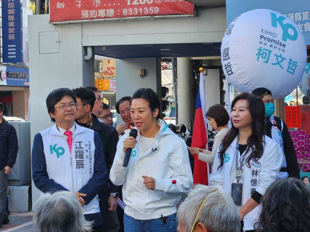 吳欣盈26日赴花蓮與婦女座談，並未對歧視原住民言論有所表示。 圖：取自台灣民眾黨花蓮縣黨部臉書