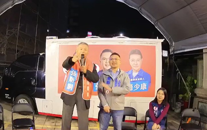 楊志良多次發表爭議言論，張斯綱當場顯得尷尬，試圖制止楊志良的發言，但未能成功。 圖：翻攝張斯綱臉書