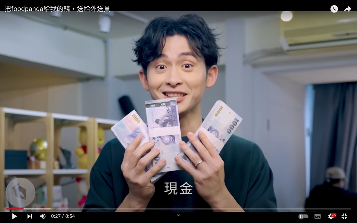 日前博恩靈機一動，認為外送員這麼辛苦，便打算把代言費當作小費送給外送員們。 圖：翻攝自曾博恩YT頻道