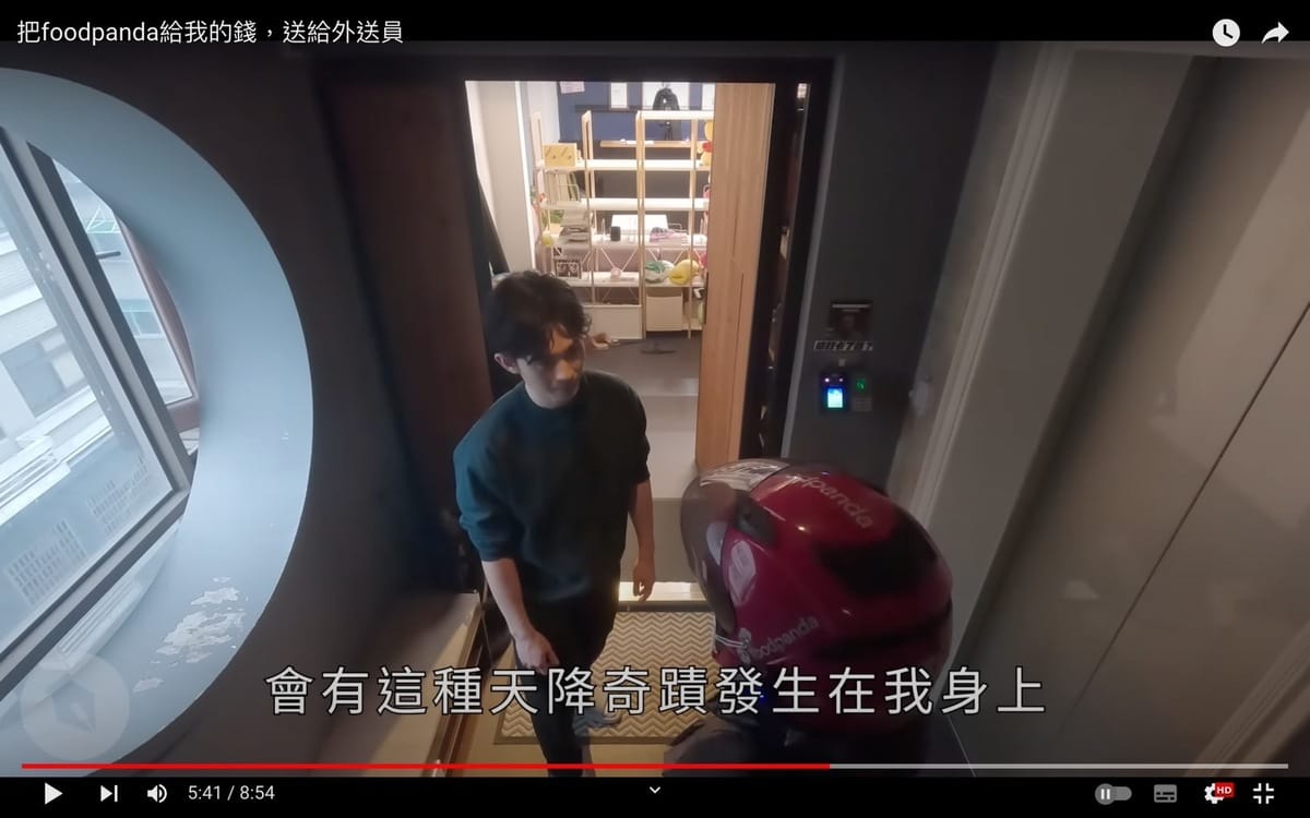 其中一名外送員收到博恩給的5萬元小費後分享了自己作為單親爸扶養母親和3個孩子的故事。 圖：翻攝自曾博恩YT頻道