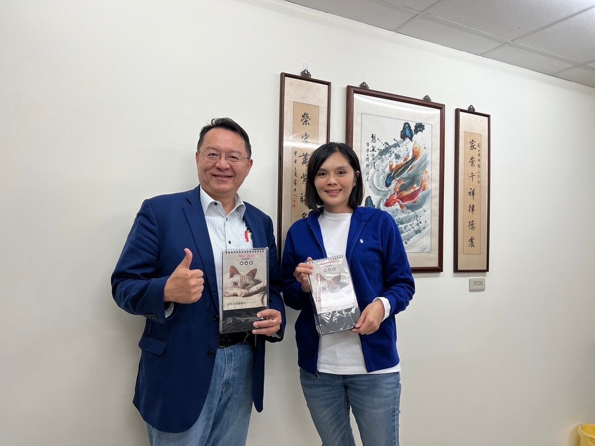 劉家榮(左)獲聘擔任李眉蓁(右)競總法律顧問。 圖：李眉蓁競總/提供