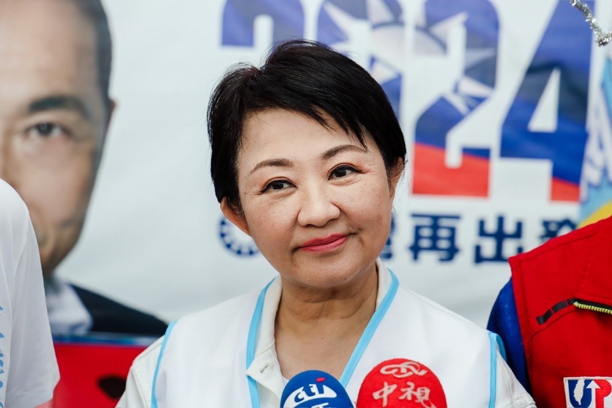 盧秀燕到台南輔選，透過媒體向中國及民進黨喊話，「放過五月天吧！」 候友宜競總/提供