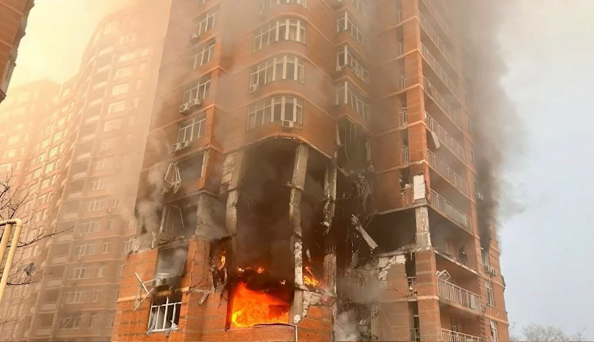 俄羅斯29日又向烏克蘭發動大規模空襲，死亡人數增加至30人，超過160人受傷，死傷包括孩童。 圖：翻攝自 LiL kitty boi 個人X帳號。