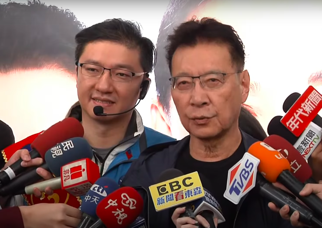 國民黨副總統候選人趙少康今日陪同黨籍立委候選人張智倫車隊掃街。 圖：翻攝自網路直播