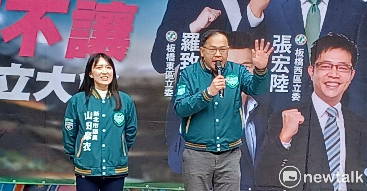 王義川(圖中)表示，「台灣是否為主權獨立的國家」，趙少康仍然沒有正面回答，仍在繞圈圈，要趙少康「別生氣氣」，好好針對問題回答就好。 圖：林冠妙／攝（資料照）