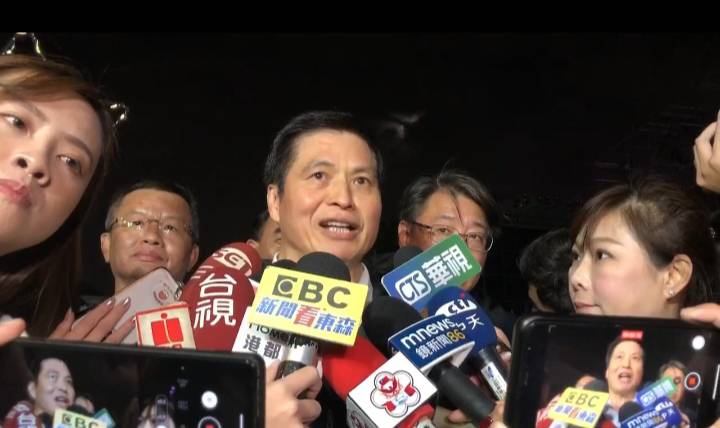 高市警局長林炎田(中)說明烏龍亮刀案。 圖：孫家銘攝