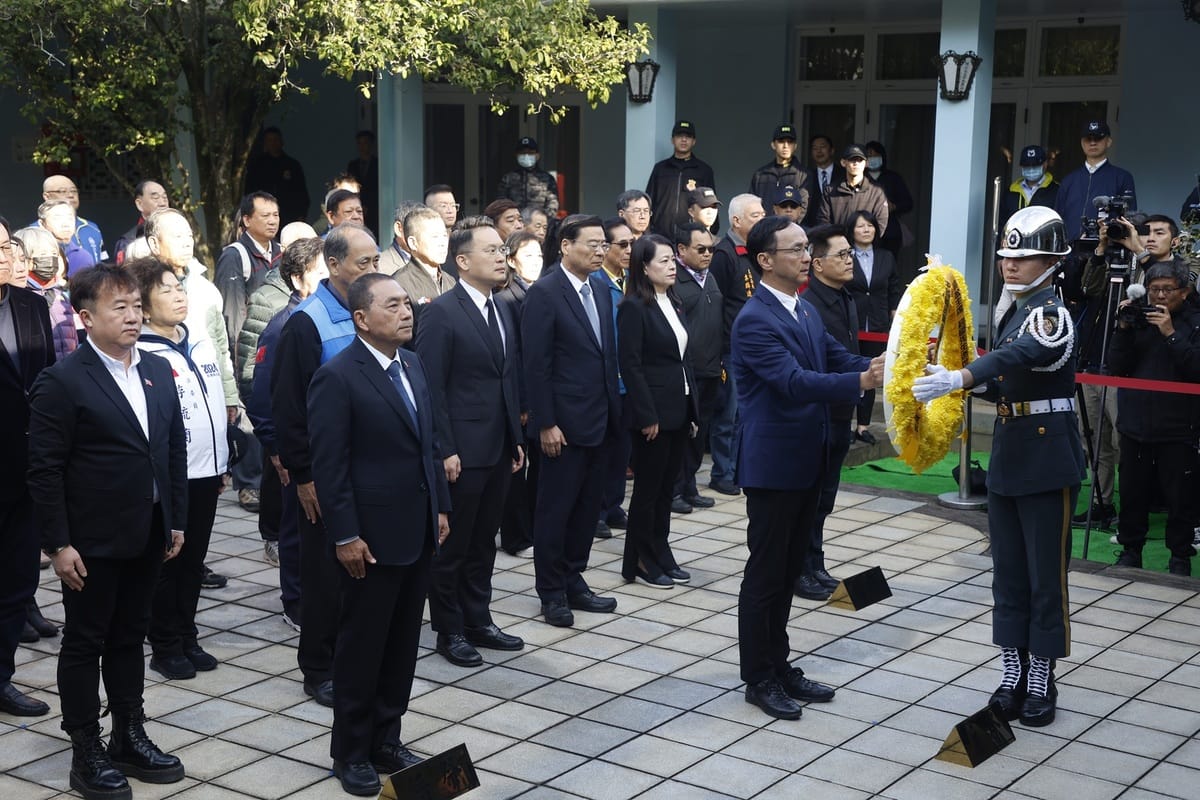 國民黨主席朱立倫等人赴桃園大溪頭寮陵寢謁陵。 圖：國民黨文傳會/提供
