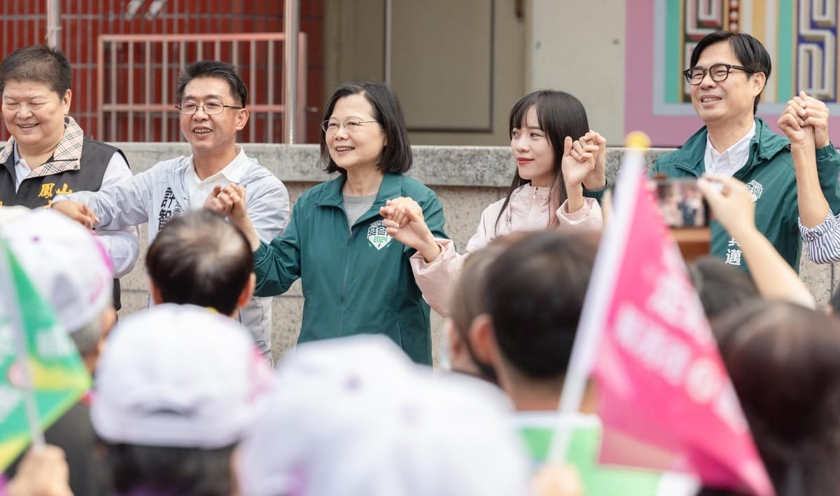 蔡英文赴高雄力挺許智傑與黃捷。 圖：民進黨提供