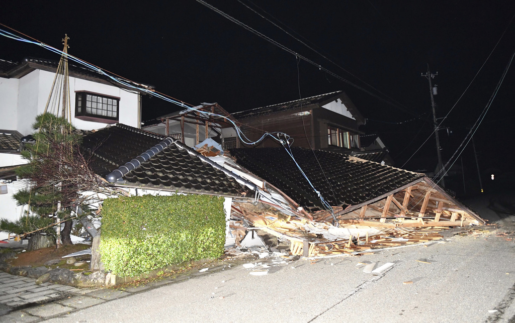 日本能登半島地震，石川縣穴水町部分房屋被毀。 圖：達志影像/美聯社