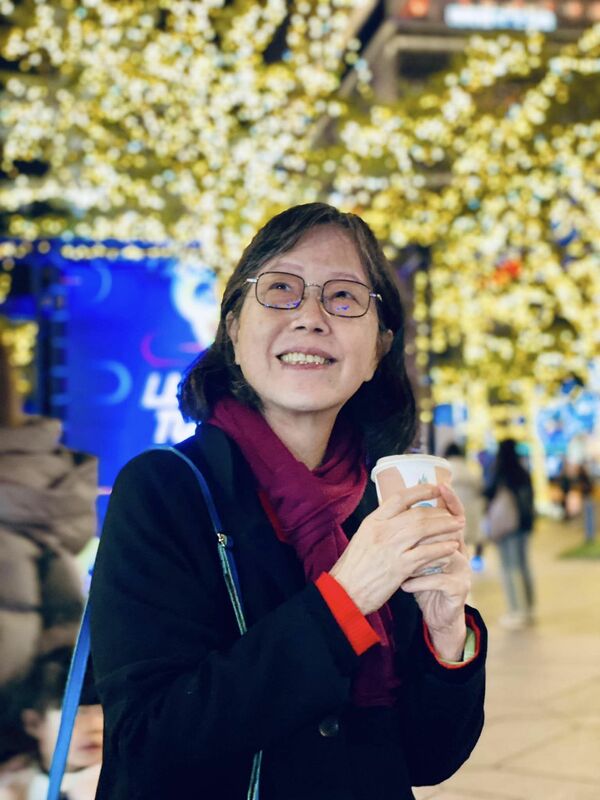 柯粉到廖玉蕙的臉書留言盼幫柯文哲拉票，廖玉蕙拒絕喊「絕不投柯先生」。 圖：取自廖玉蕙臉書（資料照）
