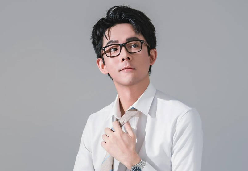 阿滴趁著年末，曬出自己的帥照跟網友說新年快樂。 圖：翻攝自阿滴英文IG