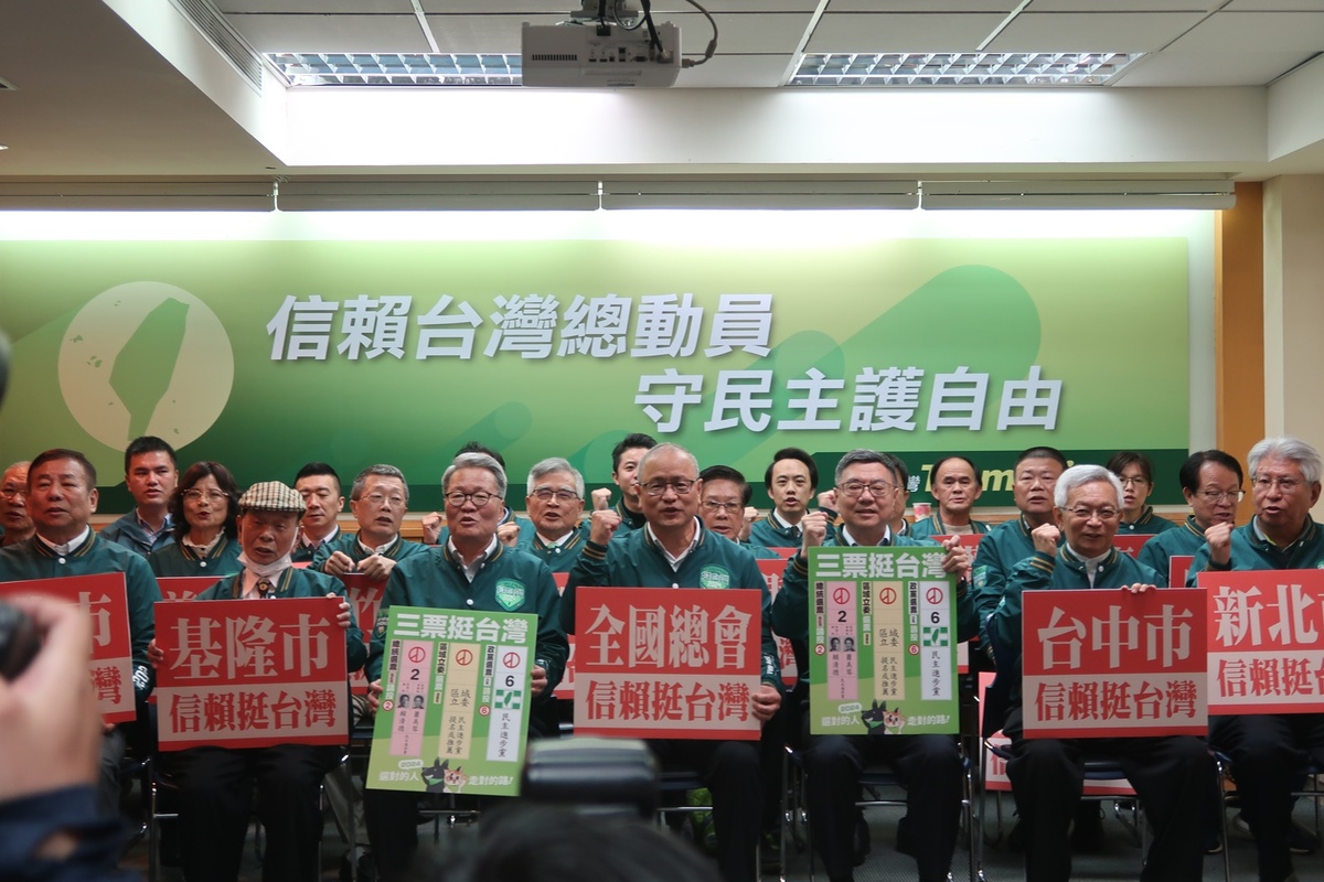 「信賴台灣總動員，明天會更好」記者會今日下午在台大校友會館。 圖：林朝億/攝
