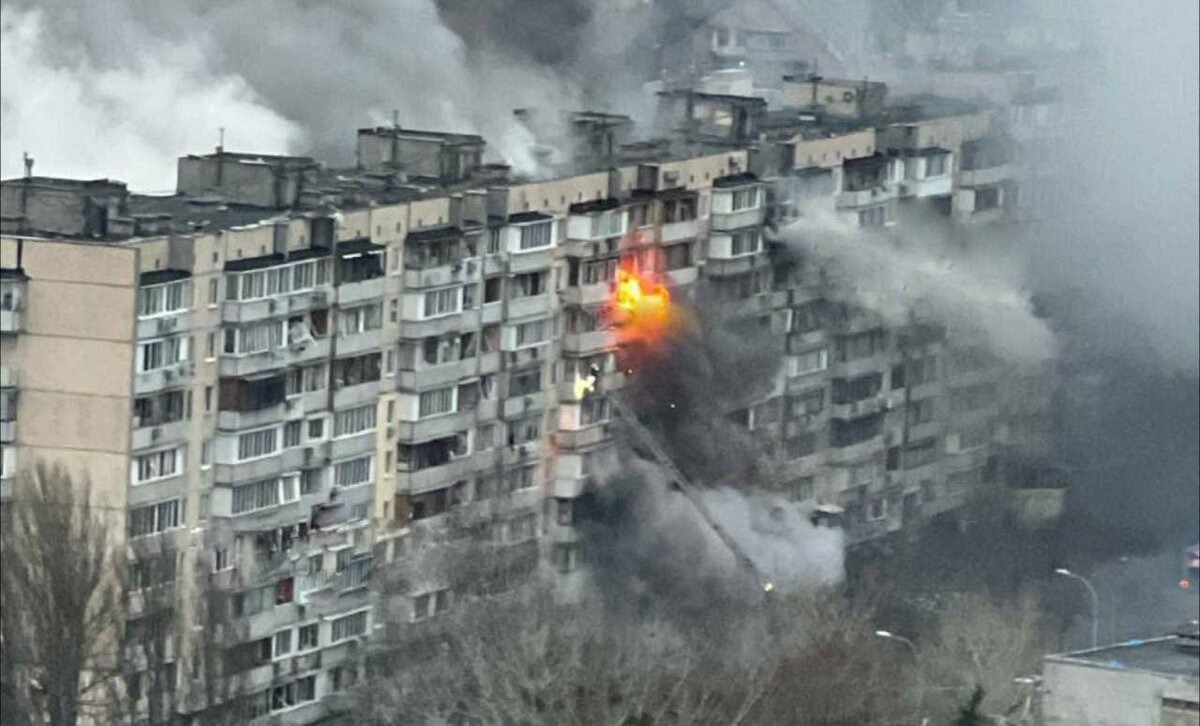 烏克蘭首都基輔遭俄軍飛彈襲擊，流出照片顯示俄軍攻擊非軍事設施。 圖：翻攝「X」@United24media