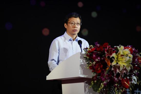 中共中宣部出版局局長馮士新疑似因先前頒布的網路遊戲管理草案遭拔官。 圖：翻攝自新浪網