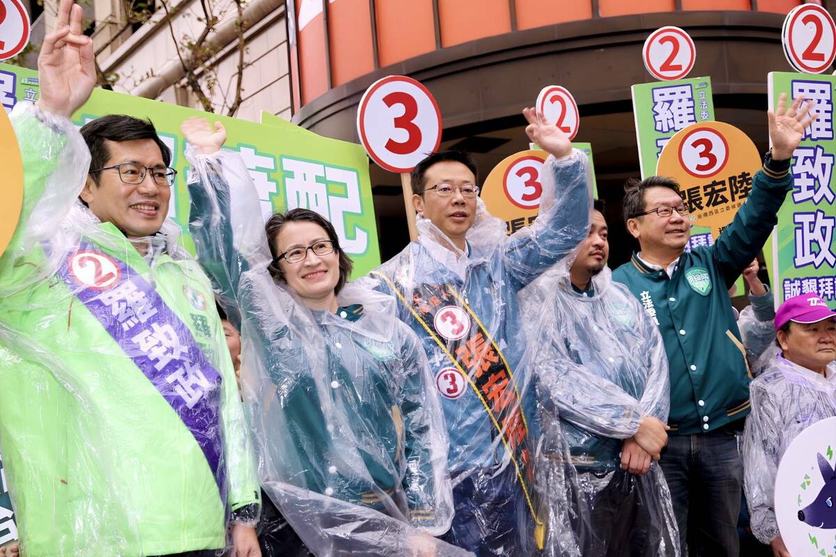 蕭美琴今日赴板橋替羅致政、張宏陸站台。 圖：翻攝自蕭美琴臉書