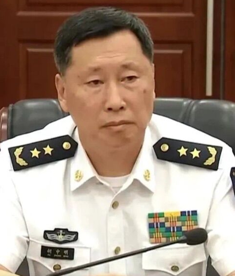 解放軍海軍上將、新任海軍總司令胡中明。 圖 : 翻攝自綠色留園