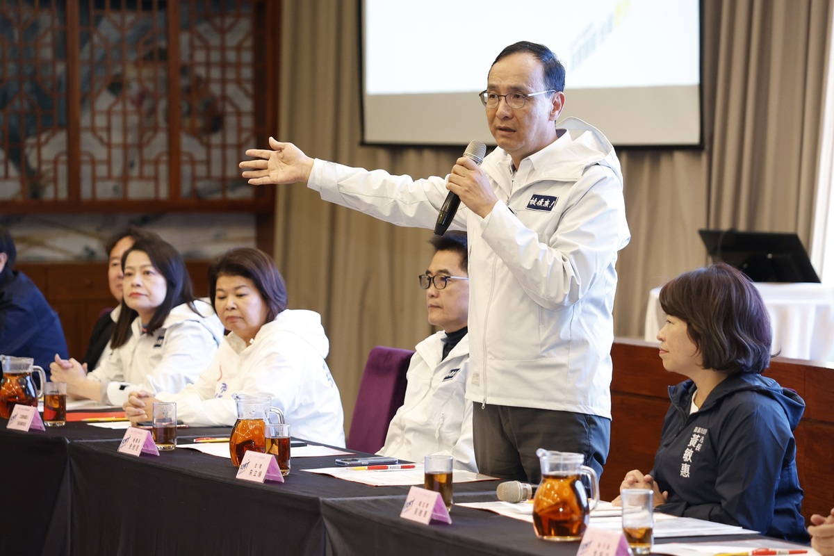 國民黨主席朱立倫於嘉義主持國民黨行動中常會。 圖：國民黨文傳會/提供