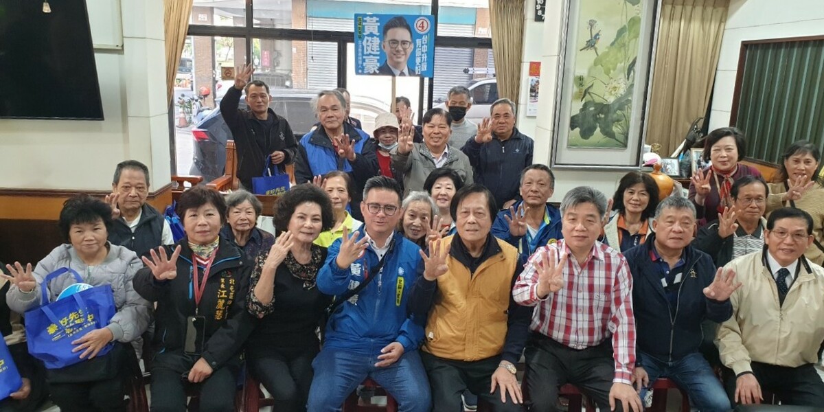 黃健豪（左四）拜訪陳清池（右四），對外公布拔樁成功。 黃健豪競總/提供