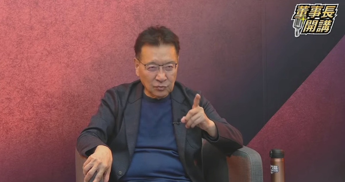 趙少康3日晚間接受「董事長開講」專訪時表示，當選後願意邀柯文哲、郭台銘一起討論行政院長人選。 圖：截自董事長開講YouTube直播