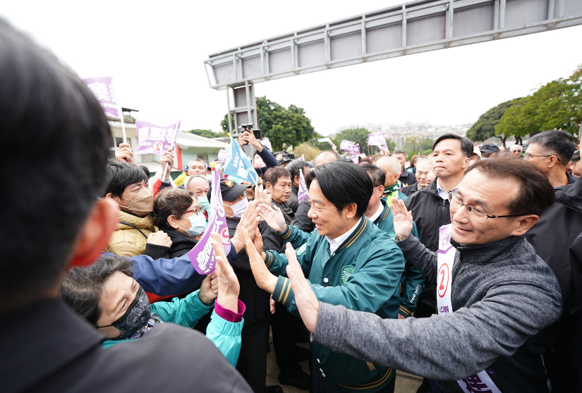賴清德與鄭運鵬赴龜山參香祈福。 圖：賴清德競總提供