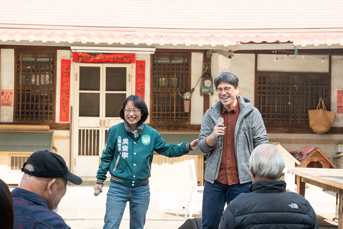 馬世芳擔任藝文界挺音寧記者會主持人，表示自己是第一次為政治人物站台助選。 圖：吳音寧競辦提供。