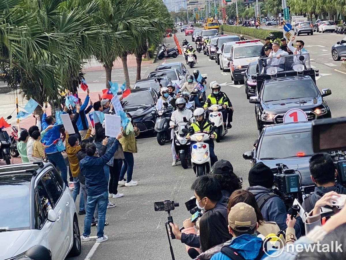 民眾黨總統候選人柯文哲今日赴新竹縣市車掃，鄉親熱情歡迎。 圖：周煊惠 / 攝