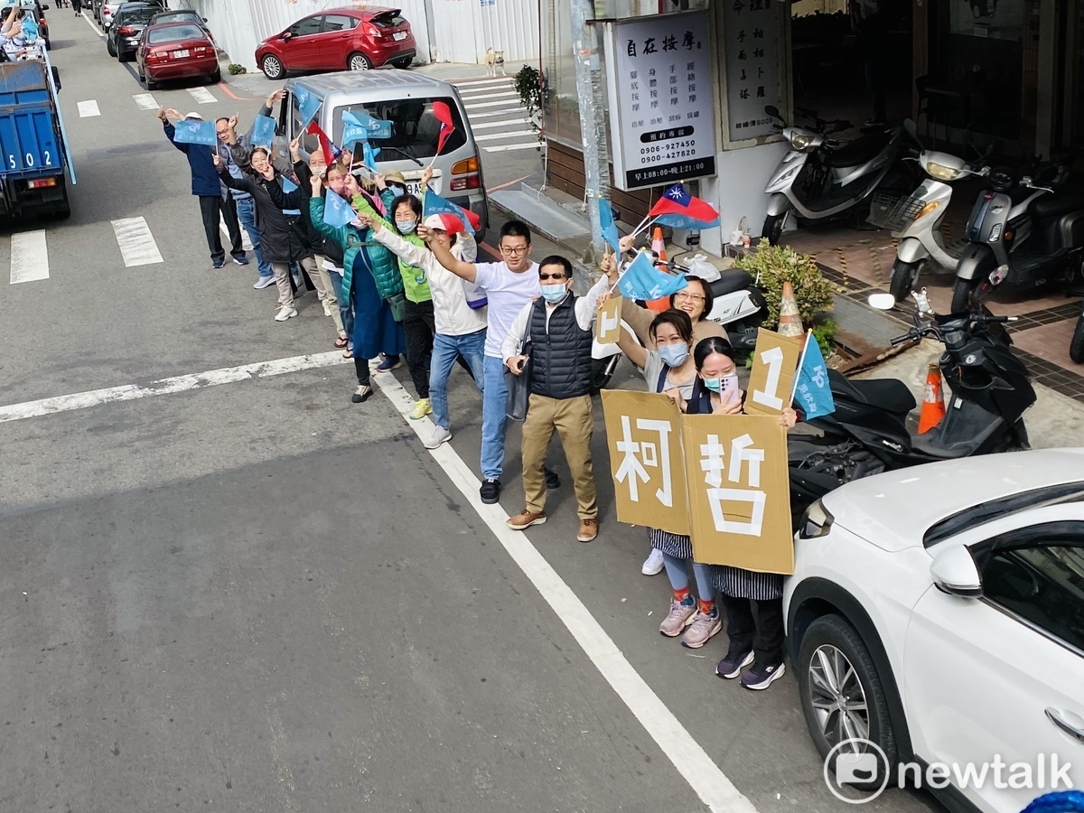 民眾黨總統候選人柯文哲今日赴新竹縣市車掃，鄉親熱情歡迎。 圖：周煊惠 / 攝
