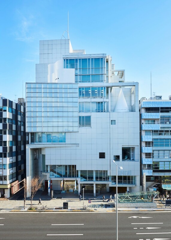 「SPIRAL」是一處結合了藝廊、多功能展演場地、餐廳、咖啡廳與生活雜貨店等的複合文化設施。 圖：Junpei Kato @SpiralWacoal Art Center／提供
