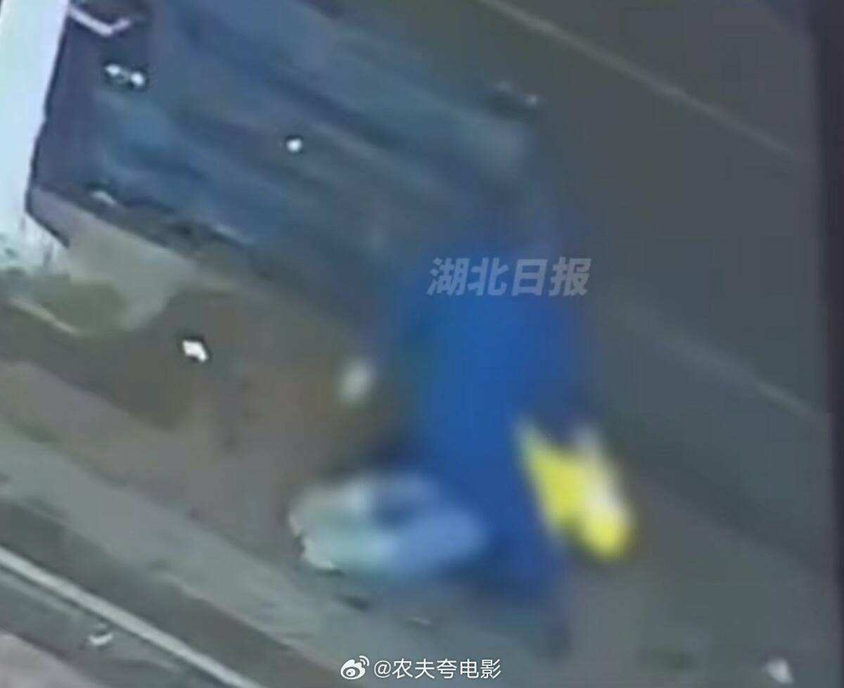 中國青島市李滄區某居民社區發生一起社區保全殺害外送員的案件。 圖：翻攝微博