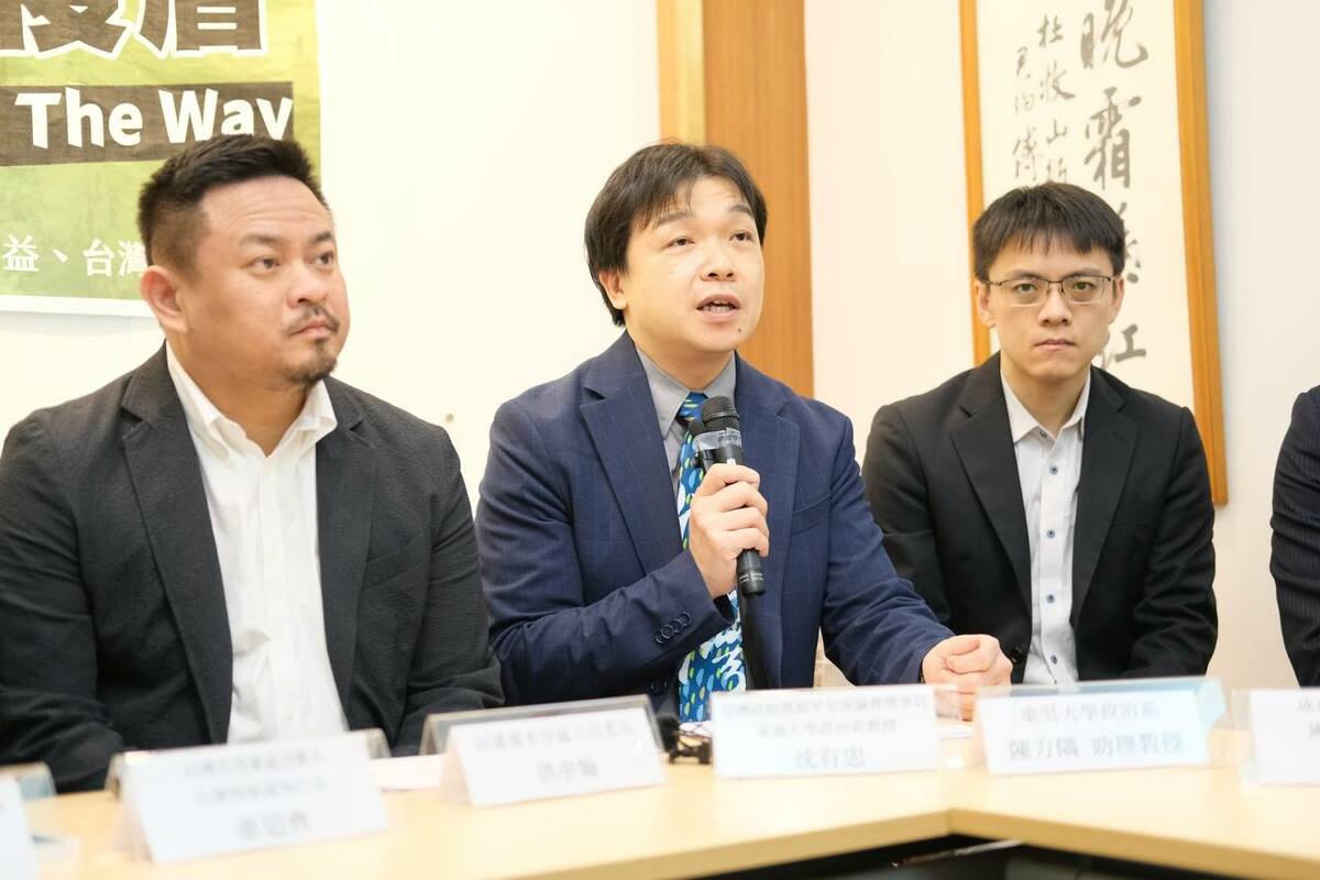 東海大學沈有忠教授認為，許多議題包括人權民主議題都在這次選舉變得非常破碎化，甚至透過房子向青年學子牟利、透過農地蒙取利益，並且藉由散播仇恨值、戰爭恐懼。 圖：主辦單位提供