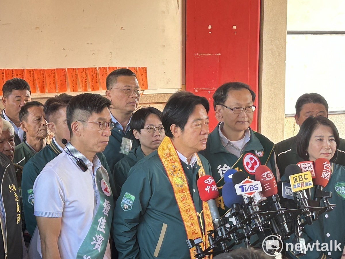 賴清德出席「六堆客家後援會成立造勢大會」，在周春米、鍾佳濱、徐富癸等人陪同下受訪。 圖：黃宣尹攝