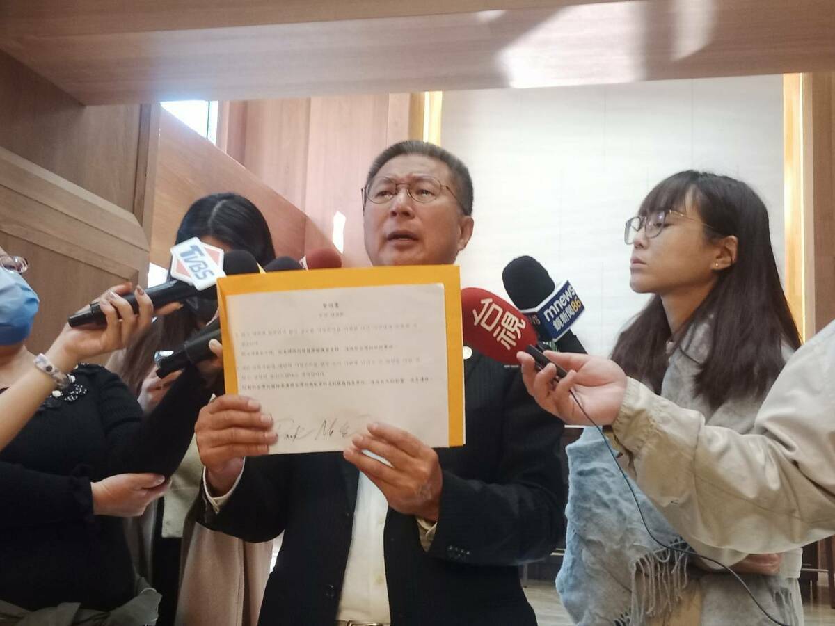 (影)質疑馬文君將潛艦機敏檔案轉交國台辦 郭璽：如果屬實請以死謝國人！