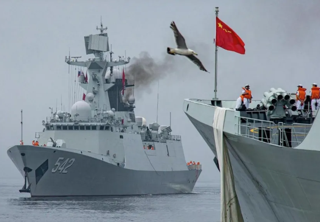 中國「南部戰區」官方媒體報導指出，中國人民解放軍南部戰區在 3 日至 4 日期間組織海空兵力進行例行巡航。 圖 : 翻攝自騰訊網