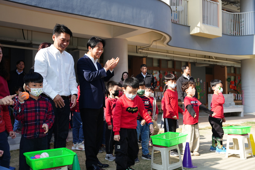 賴清德參訪大義非營利幼兒園。 圖：賴清德競總提供